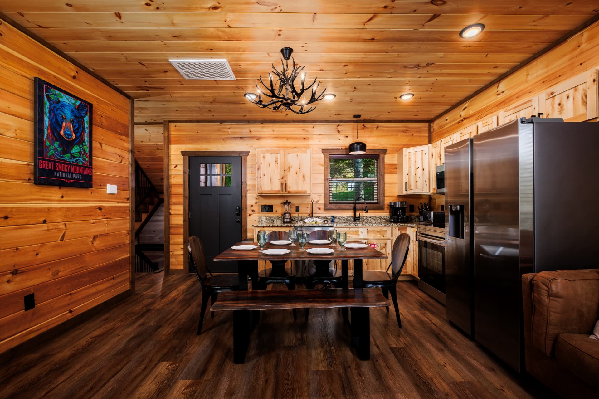 Kitchen & Dining