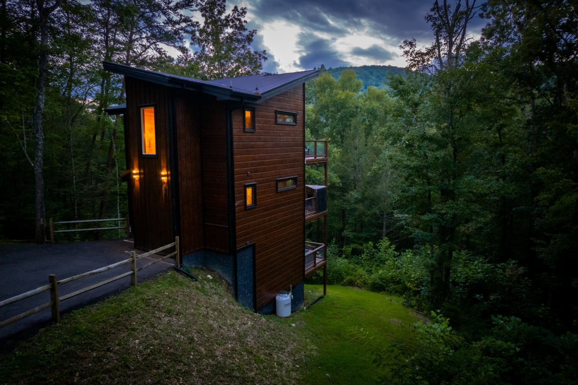 Wooded Mountain Retreat